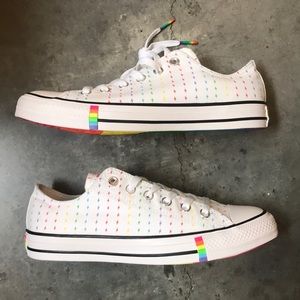 chuck taylor all star pride low top
